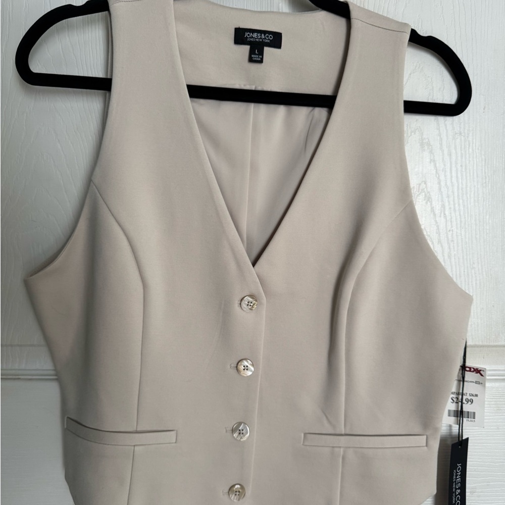 Jones New York Cream Sleeveless Top
